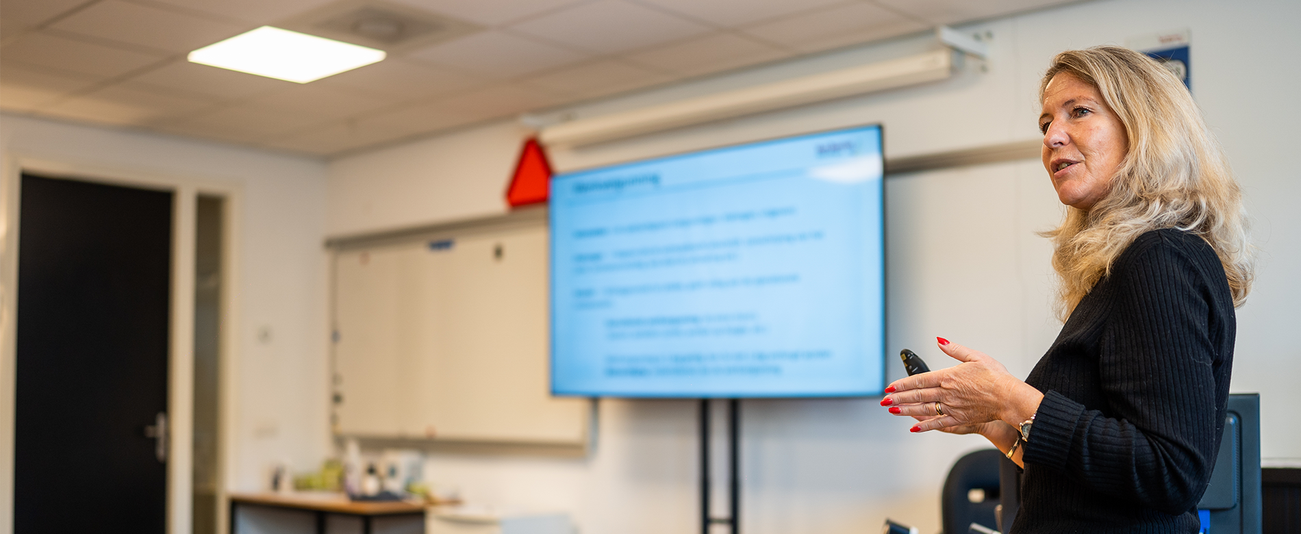 VCA basis of VOL met code 95 met e-learning. De perfecte combinatie van thuis leren en op locatie bij Van Buuren Opleidingen