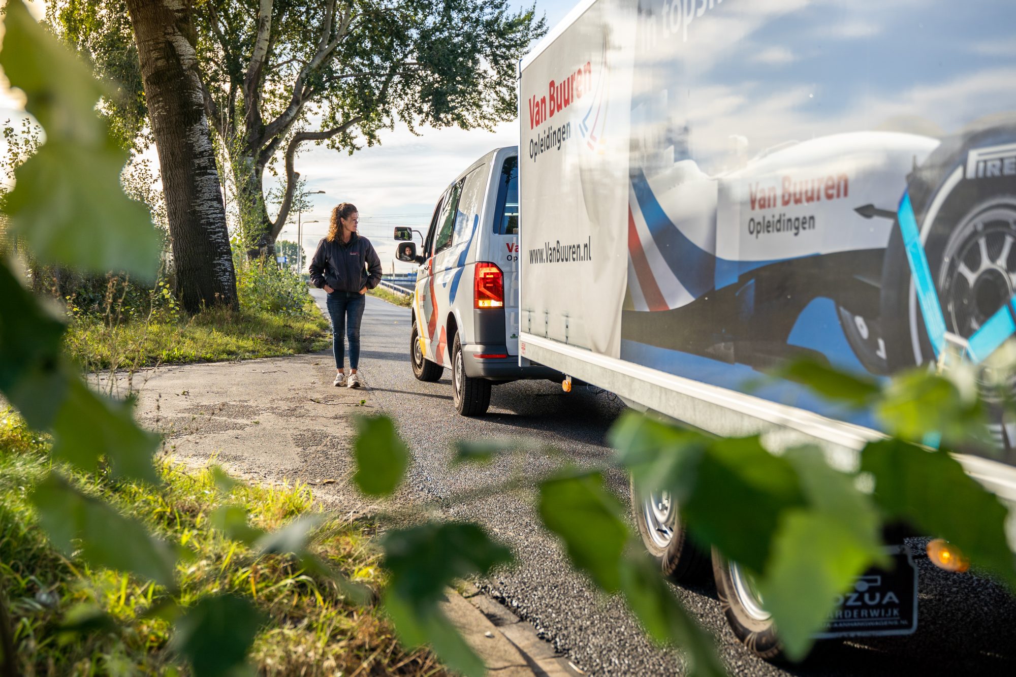 Haal je aanhanger rijbewijs oftwel je BE rijbewijs bij Van Buuren Opleidingen. Dagopleiding BE van 5 uur, 6 uur of met een DUO opleiding