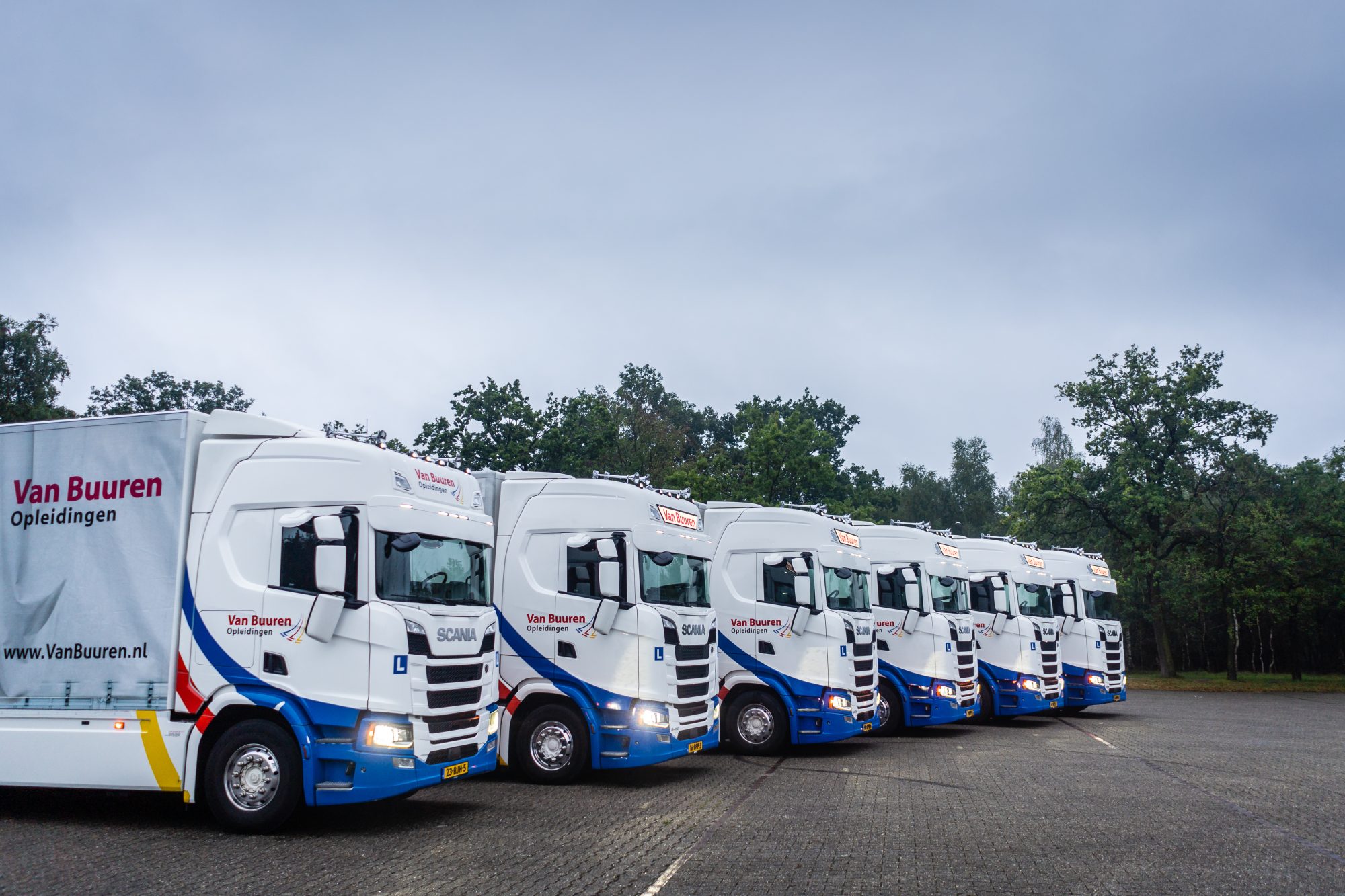 Word vrachtautochauffeur en volg je lessen voor het C rijbewijs bij Van Buuren Opleidingen.