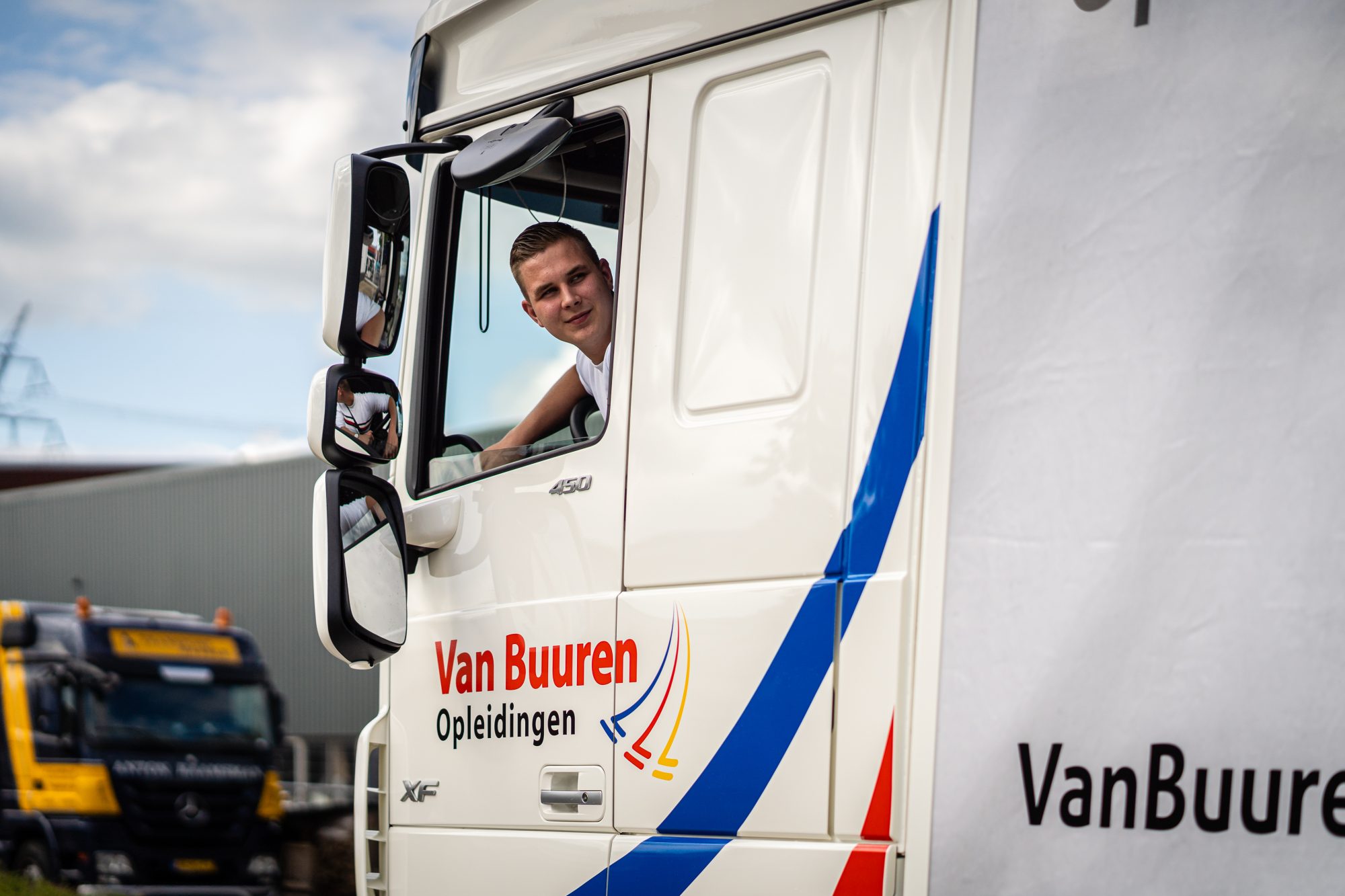 Word vrachtautochauffeur en volg je lessen voor het C rijbewijs bij Van Buuren Opleidingen.