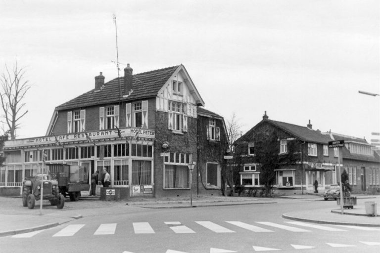 Over ons, theorielokaal vroeger, Van Buuren Opleidingen Over ons, theorielokaal vroeger, Van Buuren Opleidingen