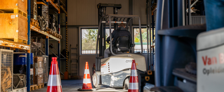 We hebben verschillende heftruck cursussen bij Van Buuren Opleidingen: Heftruck basis, herhaling, met code 95, met e-learning