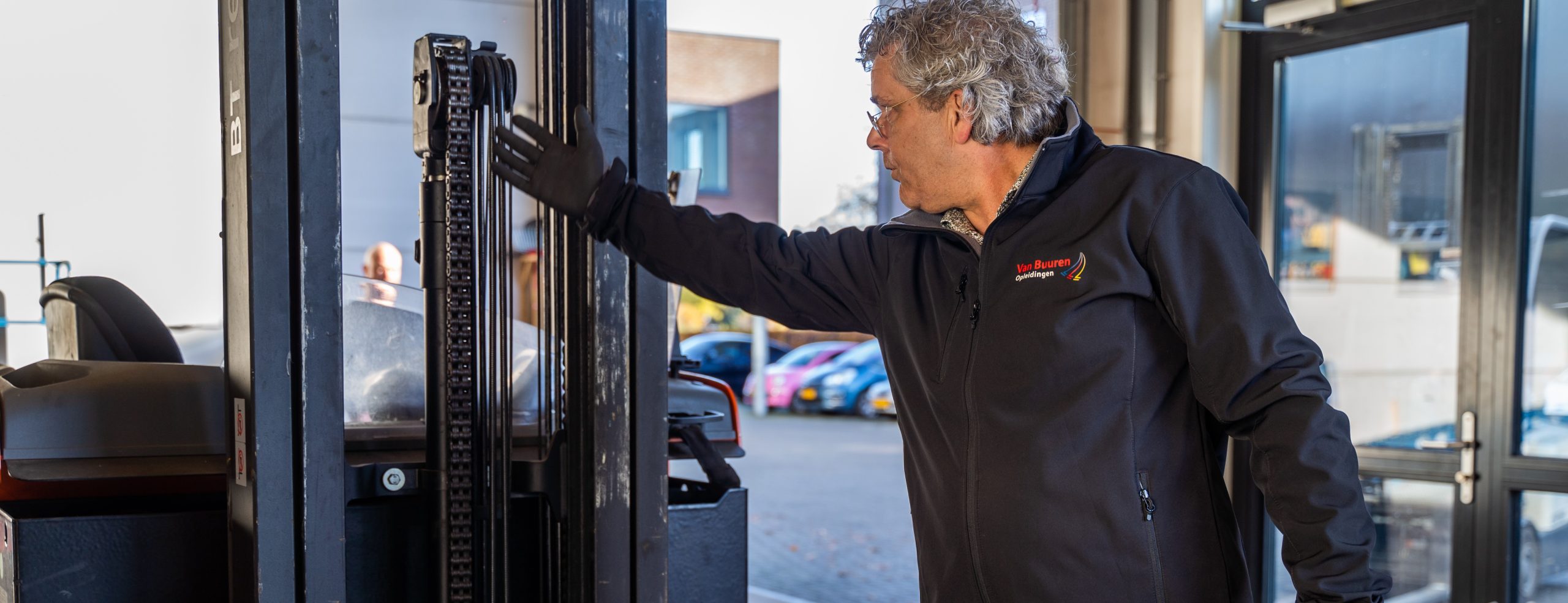 Reachtruck basis, herhaling of met code 95. Volg de cursus bij Van Buuren Opleidingen
